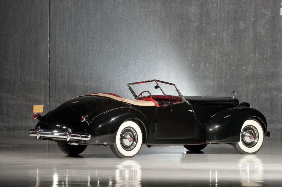  Packard Eight Convertible Victoria by Darrin 1938 года  (фото 8 из 17)